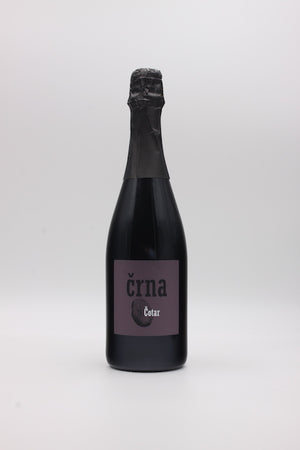 Der Črna von Čotar ist ein reinsortiger Teran-Spumante. Er hat die Power eines wichtigen Rotweins und die Frische und Lebendigkeit eines großen Schaumweins.