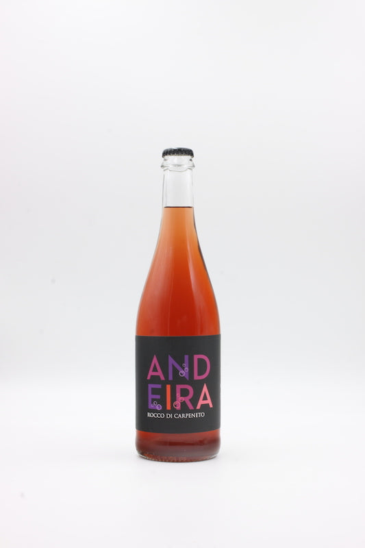 Belebender rosa Barbera-Frizzante aus dem Hause Rocco di Carpeneto. Nicht degorgiert und knochentrocken. Zischt und schießt Leben in den Körper.