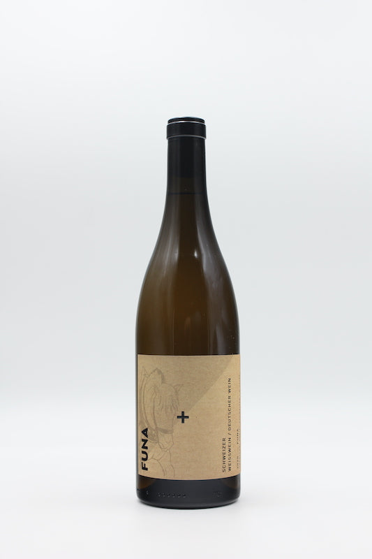 Ein Riesling der etwas anderen Art, in die Flasche gebracht von Daniel Schweizer. Maischevergoren und folglich strukturiert, aromatisch breitgefächert, agil.