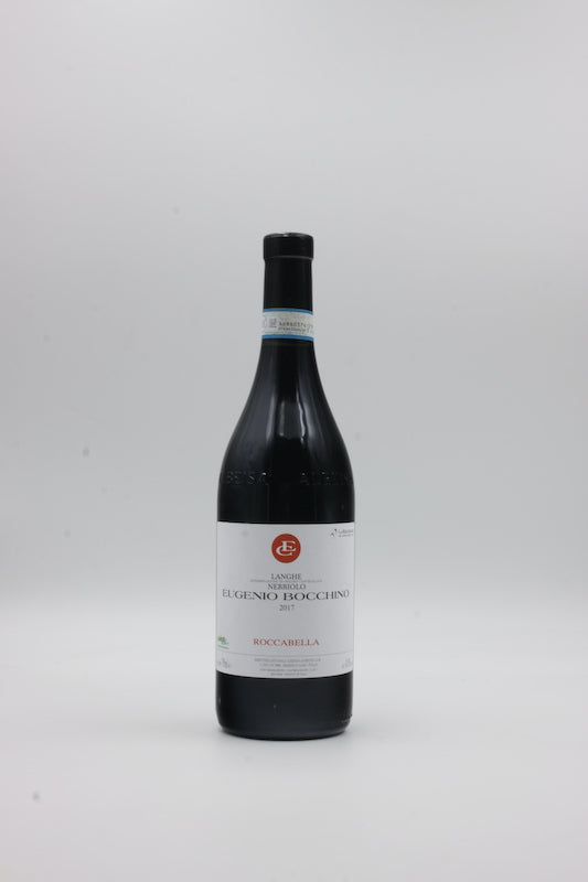 Rosenblüten & reife Kirschen. La rocca bella, der schöne Fels, liefert die Basis für Bocchinos kühlen, strukturierten und animierenden Nebbiolo.