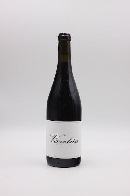 Barranco Oscuros Tempranillo aus einem Weingarten auf 1280 Meter Höhe. Ungeschminkt und ungeschwefelt, engmaschig, mineralisch, kühl und strukturiert.