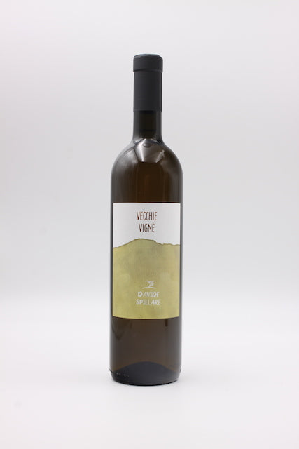 Die Quintessenz von Davides Bemühungen. Aus den Trauben 60 Jahre alter Garganega-Reben gekeltert. Reife, gelbe Frucht, floral, mineralisch & mediterran.